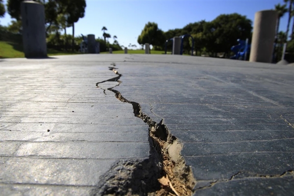 日本发生7.4级地震：沿海发布海啸预警 浪高5米看到快跑